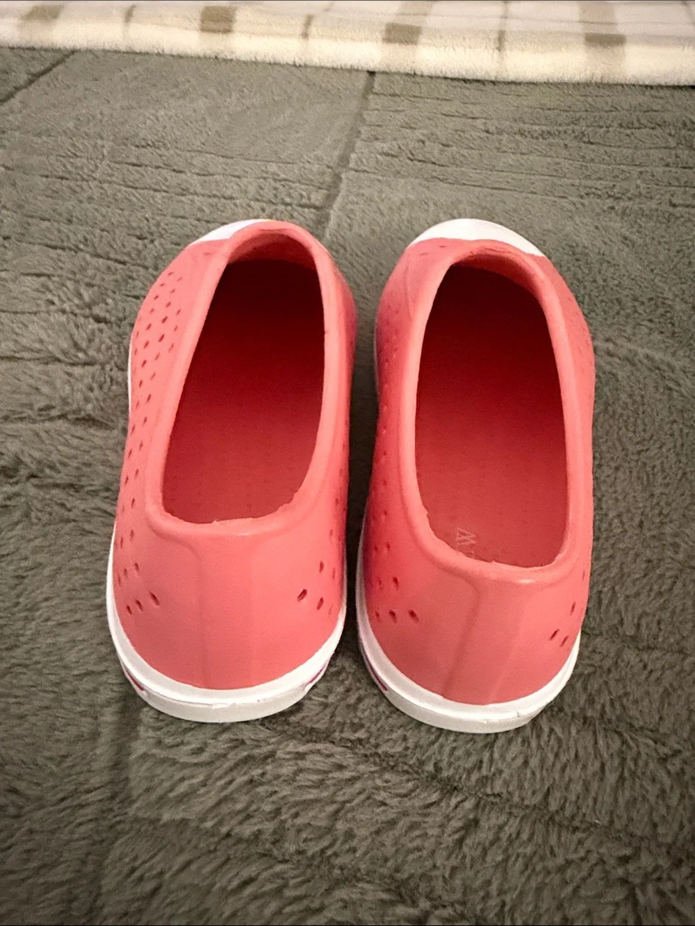 J crew kids waterproof sneakers Native Style Coral Big Kids 5 NEW